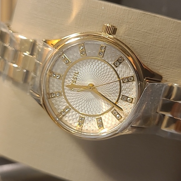NEW●●Ladies' Fossil Watch - Picture 1 of 8